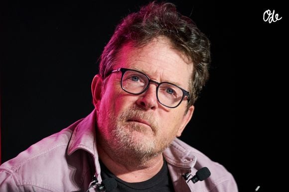 "Avec le temps, j’ai compris qu’accepter de vivre avec Parkinson ne signifiait pas me résigner", a-t-il notamment déclaré avant de recevoir deux standing ovations

Toronto (Ontario, Canada) : Michael J. Fox prend la parole lors d'un événement célébrant le 40e anniversaire du film d'aventure et de science-fiction « Retour vers le futur », à Toronto, le vendredi 22 août 2025. © Sammy Kogan/The Canadian Press via ZUMA Press/Bestimage