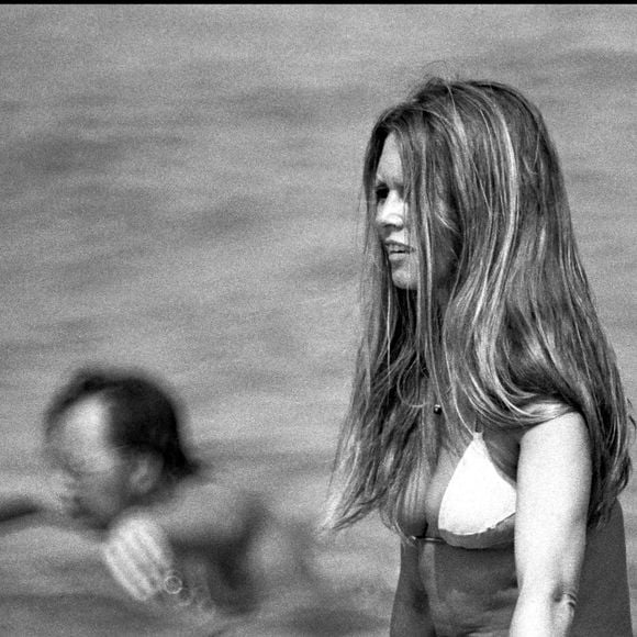 Archives - Brigitte Bardot en maillot sur un bateau. DANIEL ANGELI / BESTIMAGE