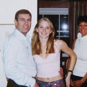 Elle avait accusé le prince Andrew d'avoir abusé d'elle dans cette affaire à trois reprises, et notamment lorsqu'elle était encore mineure.

Photo polycopiée du ministère américain de la Justice (gauche-droite) du duc d'York, de Virginia Giuffre et de Ghislaine Maxwell. Photo : US Department of Justice/PA Wire/ABACAPRESSC.OM