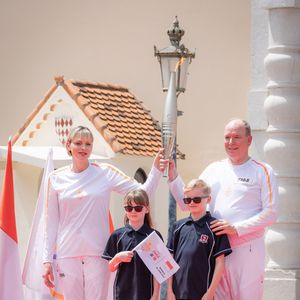 Les jumeaux, Jacques et Gabriella, n'étaient pas présents pour l'événement.

La famille princière de Monaco lors du relais de la Flamme Olympique des Jeux olympiques d'été de Paris 2024 à Monaco, le 18 juin 2024. 

Photo : Olivier Huitel/Pool Monaco/Bestimage
