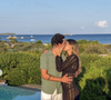 Et les vacances ne sont visiblement pas uniquement synonymes de farniente puisque, sur une dernière image, le couple se prépare à se lancer dans une activité très sportive...


Raphaël Kretz en vacances en Corse avec sa compagne et sa famille.
