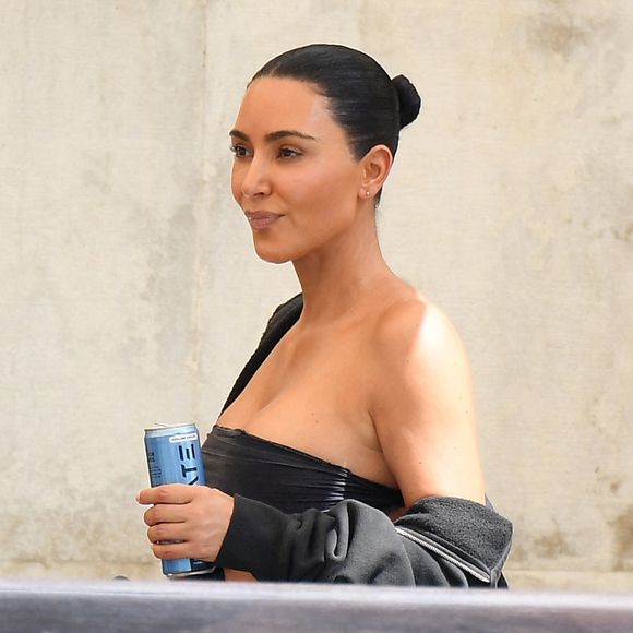 Parmi eux, Kim Kardashian, 

Kim Kardashian aperçue à Venise, à la veille du mariage de Jeff Bezos et Lauren Sanchez, le 26 juin 2025. Backgrid UK/ Bestimage