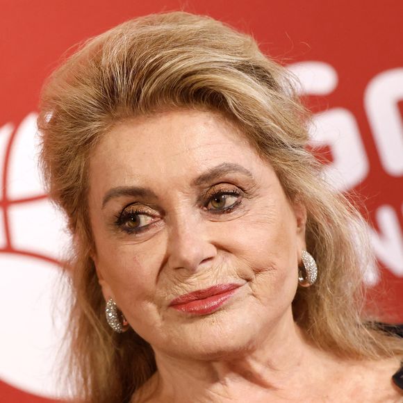 En mai 2026, son parc paysager de quarante hectares a officiellement reçu le label de Jardin remarquable.

Catherine Deneuve au photocall de la soirée de charité de la Fondation Umbrella à l'hôtel Hyatt Regency de Düsseldorf, Allemagne, le 29 mai 2026. © Action Press/Bestimage