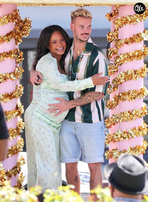 Dans cette publication, Christina Milian apparaît en pleine fête, entourée de ses proches.

Christina Milian, enceinte,  fait la promotion de son food truck Beignet Box lors d'une parade à Los Angeles avec son compagnon M Pokora (Matt) le 10 avril 2021. The ImageDirect / Bestimage