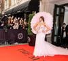 Anna Wintour y impose des règles strictes, comme l'interdiction totale de fumer.

Cardi B perd une boucle d'oreille à la sortie de l'hôtel "The Mark" pour se rendre à la soirée du "MET Gala 2023" à New York City, New York, Etats-Unis, le 1er mai 2023.
Backgrid USA / Bestimage