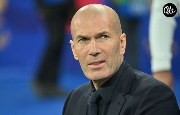 Zinédine Zidane, nouveau sélectionneur de l’équipe de France de football, était présent dans la salle pour profiter du spectacle. 

Zinedine Zidane - Ligue des Nations - France Vs Belgique (4-1) au Stade de France à Saint-Denis le 5 octobre 2026. © Christian Liewig / Bestimage
