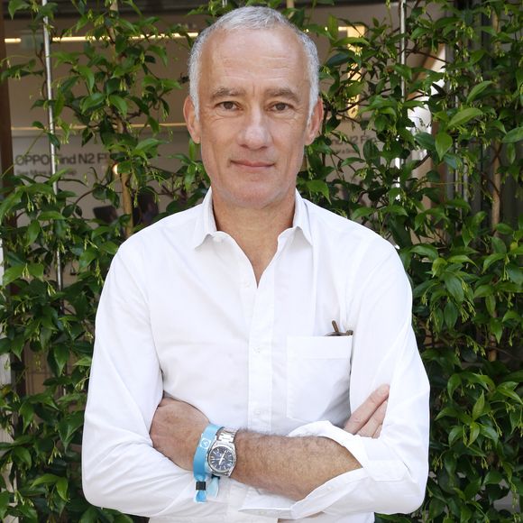 Mais il a pris la décision de rejoindre France 2
Le journaliste Gilles Bouleau  aux Internationaux de France de Tennis de Roland Garros 2023 - Jour 06 - à Paris, France, le 2 juin 2023. © Bertrand Rindoff/Bestimage