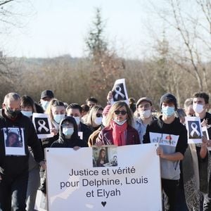 La famille et les proches se sont réunis pour une marche blanche en hommage à Delphine Jubillar, l'infirmière de 33 ans, disparue à Cagnac-les-Mines. Le 19 décembre 2021. © Patrick Bernard / Bestimage