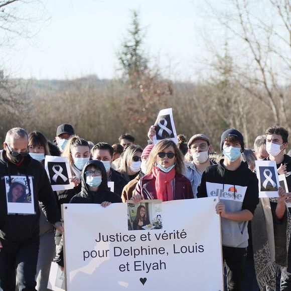 La famille et les proches se sont réunis pour une marche blanche en hommage à Delphine Jubillar, l'infirmière de 33 ans, disparue à Cagnac-les-Mines. Le 19 décembre 2021. © Patrick Bernard / Bestimage