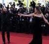 L’acteur n’a pas hésité à la porter dans ses bras avant de l’entraîner dans une danse improvisée sous les flashs des photographes. 

Vincent Macaigne et Laetitia Casta - Montée des marches du film « Karma » lors du 79ème Festival International du Film de Cannes, le 15 mai 2026. © Olivier Borde / Bestimage