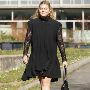 Louane Emera - Les célébrités au défilé Rabanne "Collection Prêt-à-Porter Automne/Hiver 2025-2026" lors de la Fashion Week de Paris (PFW) le 6 mars 2025.

© Christophe Aubert via Bestimage