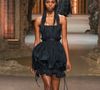 De la mini-robe vintage qui fait tourner toutes les têtes 

Défilé de la collection prêt-à-porter Dior printemps été 2023 lors de la Fashion Week de Paris. M.Grazia Chiuri (directrice artistique de Dior) apparaît sur le podium à la fin du défilé. Le 27 septembre 2022.