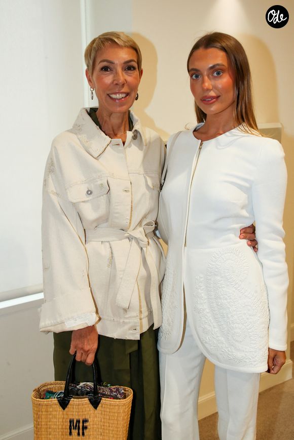 Exclusif - Mathilde Favier et sa fille Heloise Agostinelli - R.Dati, ministre de la Culture, remet les insignes d'Officier dans l'ordre des Arts et des Lettres à G.Valli en marge de la fashion week Haute Couture Automne/Hiver 2025-2026 à Paris le 7 juillet 2025.

© Bertrand Rindoff / Bestimage