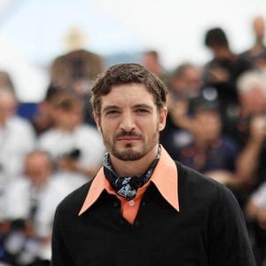 Niels Schneider au photocall du film "La Bataille De Gaulle : L'Âge De Fer" (De Gaulle : Tilting Iron) lors du 79ème Festival International du Film de Cannes, France, le 21 mai 2026. © Jacovides-Moreau/Bestimage