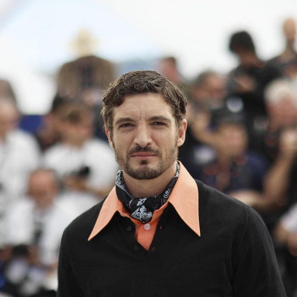 Niels Schneider au photocall du film "La Bataille De Gaulle : L'Âge De Fer" (De Gaulle : Tilting Iron) lors du 79ème Festival International du Film de Cannes, France, le 21 mai 2026. © Jacovides-Moreau/Bestimage