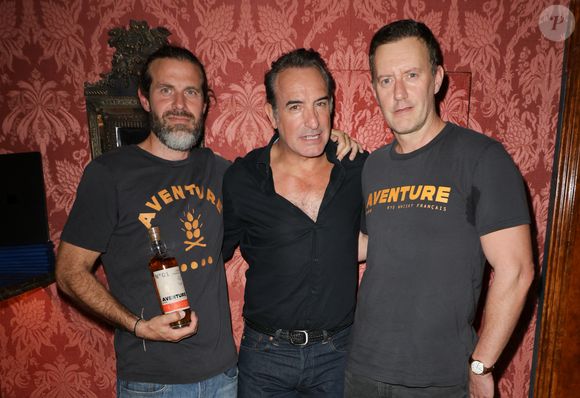 Trois types de bouteilles sont proposées

Exclusif - Jean Dujardin et ses trois partenaires, Antoine Gravouil, Olivier Carsoule et Éric Lafon, fondateurs de la distillerie Bordeaux Distilling Co, basée dans le quartier de Bacalan, lancent leur premier whisky, au nom évocateur : Aventure, à Bordeaux, France, le 1er octobre 2025. © Coadic Guirec / Bestimage
