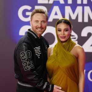 David Guetta et sa compagne Jessica Ledon, enceinte, lors du photocall de la cérémonie des "Latin Grammy Awards 2023" à Séville, le 16 novembre 2023.
 AGENCE / BESTIMAGE