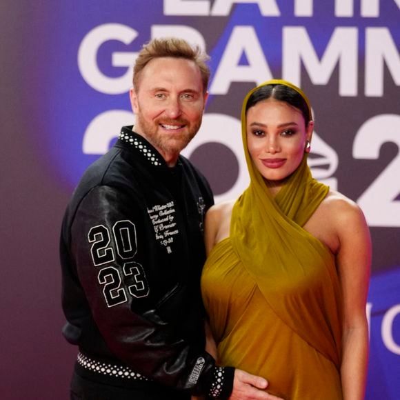 David Guetta et sa compagne Jessica Ledon, enceinte, lors du photocall de la cérémonie des "Latin Grammy Awards 2023" à Séville, le 16 novembre 2023.
 AGENCE / BESTIMAGE