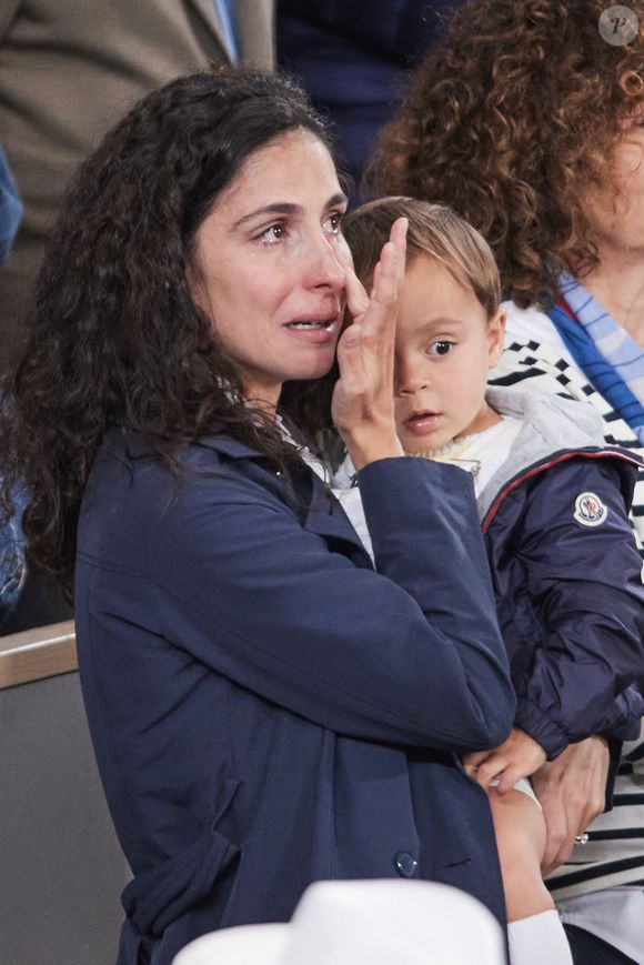 Xisca Perello (femme de Rafael Nadal) et son fils Rafael Junior dans les tribunes pour le premier tour des Internationaux de France de tennis de Roland Garros 2024 opposant Rafael Nadal (Rafa) à Alexander Zverev, à Paris, France, le 27 mai 2024. © Jacovides-Moreau/Bestimage
