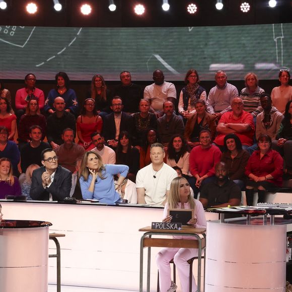 Exclusif - Olivier Dartigolles, Valérie Benaim, Jordan Deluxe, Polska, Matthieu Delormeau, sur le plateau de l'émission TBT9 (Tout beau tout n9uf) présentée par C.Hanouna, et diffusée en direct sur W9, Paris, France, le 19 novembre 2025. © Jack Tribeca / Bestimage