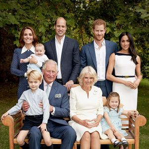 Impossible donc pour Harry d'en vouloir à son père qui n'est toutefois pas entré dans les détails quant aux raisons de l'absence de Kate Middleton... 

Archive - Le prince Charles, prince de Galles devenu le roi Charles III d'Angleterre.
Ici avec la reine Camilla, Meghan Markle et le prince Harry, Kate Middleton et le prince William ainsi que les enfants George, Charlotte et Louis Photoshot/Panoramic/Bestimage