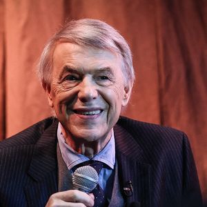 Ce "bastion de la bourgeoisie bruxelloise" est près d'une forêt

Le chanteur Salvatore Adamo photographié lors de la visite de l'exposition " Adamo. Racines et résonances", le jeudi 20 novembre 2025, à Jemappes, Mons. Photo ABACAPRESS.COM