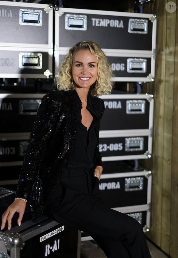 Exclusif - Laeticia Hallyday - Vernissage de l'exposition "Johnny Hallyday, l'exposition" au Palais des Expositions à Paris. Le 21 décembre 2023 © Dominique Jacovides / Bestimage