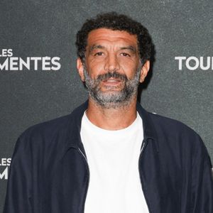 L'humoriste a évoqué son quotidien loin de la médiatisation.

Ramzy Bedia - Avant-première du film "Les tourmentés" à l'UGC Ciné Cité Les Halles à Paris le 3 septembre 2025. © Coadic Guirec/Bestimage