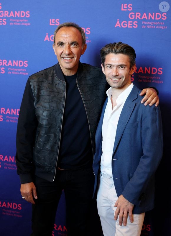 Nikos Aliagas et Gautier Capuçon - Vernissage de l'exposition "Les grands âges", photographies de Nikos Aliagas au musée de l'Homme à Paris le 7 avril 2026. © Dominique Jacovides/Bestimage