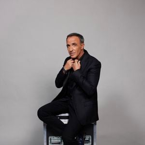 Exclusif - Nikos Aliagas - Studio avec les invités de l'enregistrement de l'émission "La chanson secrète N°14", présentée par N.Aliagas et diffusée le 26 décembre sur TF1, à Paris, France, le 9 décembre 2025. © Jacovides-Moreau/Bestimage