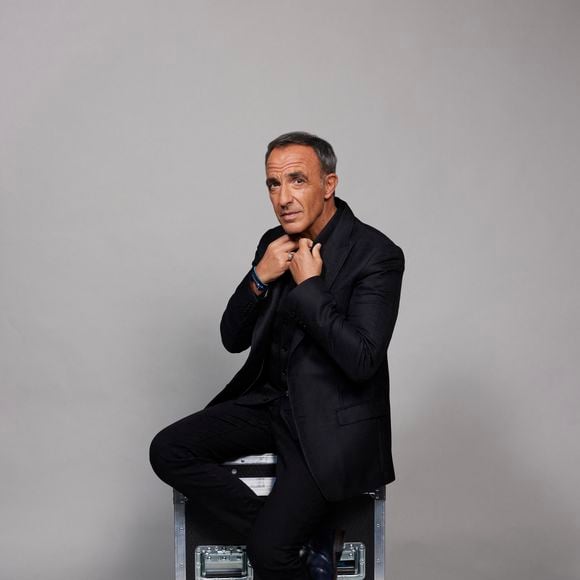 Exclusif - Nikos Aliagas - Studio avec les invités de l'enregistrement de l'émission "La chanson secrète N°14", présentée par N.Aliagas et diffusée le 26 décembre sur TF1, à Paris, France, le 9 décembre 2025. © Jacovides-Moreau/Bestimage