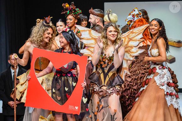 Une vidéo dévoilera prochainement les préparatifs

Katrina Patchett, Romelyn, Laurent Maistret, Nadège Beausson-Diagne et Juju Fitcats défilent lors du "Salon Du Chocolat 2023 - Chocolate Fair" 28ème édition au profit de Mecenat Chirurgie Cardiaque au Parc des Expositions De La Porte de Versailles le 27 octobre 2023 à Paris, France. Photo by Shootpix/ABACAPRESS.COM