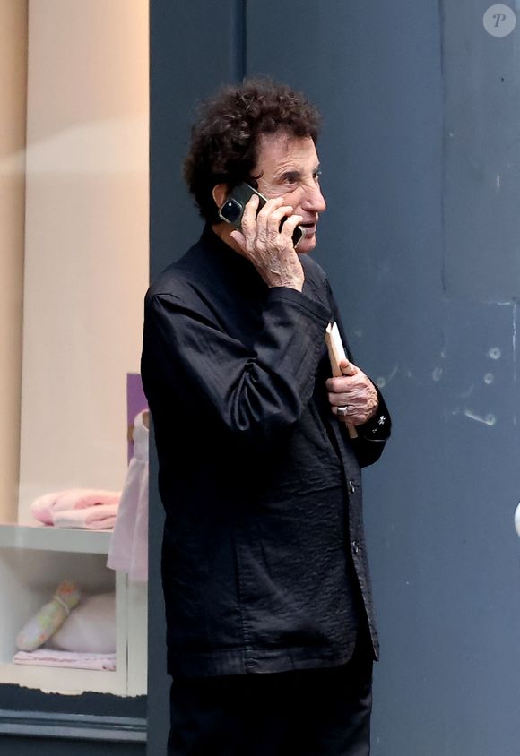 Exclusif - Jack Lang aux obsèques dans la plus stricte intimité de l'actrice française Anouk Aimée au cimetière Saint-Vincent à Paris, France, le 25 juin 2024.
Crédit : AGENCE / BESTIMAGE