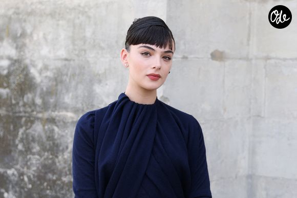 L'actrice et mannequin est l'ambassadrice de la marque

Deva Cassel, actrice italo-française et fille de Monica Bellucci et Vincent Cassel, quitte le défilé Dior printemps-été 2026 lors de la Semaine de la mode à Paris, France, le 1er octobre 2025, en portant un look Dior complet. Photo by Marijo Cobretti/Splash News/ABACAPRESS.COM