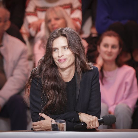 “Le journal ne m’a jamais répondu et la radio m’a déprogrammée deux fois”, regrette la veuve de Jean-Yves Le Fur

Exclusif - Maïwenn Le Besco - Premier plateau de l'émission "C à vous" lors du 76ème Festival International du Film de Cannes le 17 mai 2023. © Jack Tribeca / Bestimage