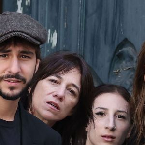 Lors de l’inauguration de la Maison Gainsbourg, la fille de Serge Gainsbourg s’est confiée à Libération sur ce manque

Ben Attal, Charlotte Gainsbourg, Alice Attal, Lou Doillon - Arrivées des célébrités aux obsèques de Jane Birkin en l'église Saint-Roch à Paris. Le 24 juillet 2023
© Jacovides-KD Niko / Bestimage