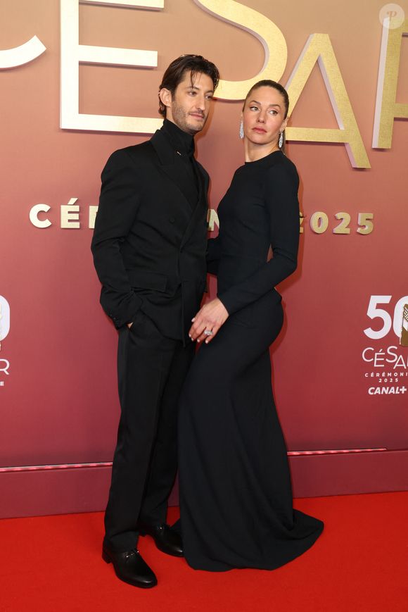 Pierre Niney, Natasha Andrews - Photocall de la 50ème édition de la cérémonie des César à l'Olympia à Paris, France, le 28 février 2025 © Dominique Jacovides - Olivier Borde / Bestimage
