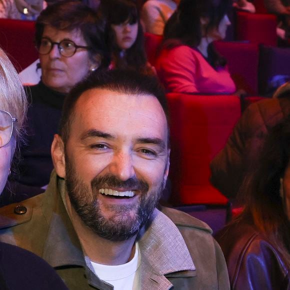 Cette sortie confirme l'attachement tout particulier de l'expert en pâtisserie pour l'univers magique de la chanteuse.

Exclusif - Cyril Lignac - Célébrités lors du concert "50 Ans d'Amour" de Chantal Goya au palais des Congès à Paris, France, le 29 mars 2026. Deux représentations à guichet fermé. © Jack Tribeca/Bestimage