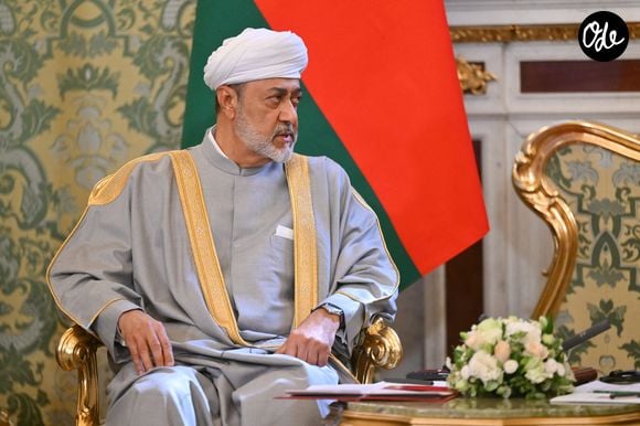 Son design est signé Espen Øino International, tandis que ses aménagements intérieurs ont été réalisés par le cabinet britannique RWD. 

RUSSIE, MOSCOU – 22 AVRIL 2025 : Haitham ben Tariq Al Saïd, sultan d'Oman, participe à une rencontre avec Vladimir Poutine, président de la Russie, au Kremlin de Moscou. ITAR TASS / BESTIMAGE