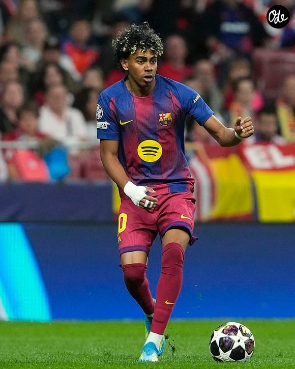 Le communiqué officiel précise : "American Eagle Outfitters, Inc. a annoncé aujourd’hui que sa marque American Eagle a signé un contrat avec Lamine Yamal, faisant de lui son nouvel ambassadeur mondial."

Lamine Yamal, du FC Barcelone, lors du match retour des quarts de finale de la Ligue des champions 2025/2026. 14 avril 2026. (ALTERPHOTOS/Acero)