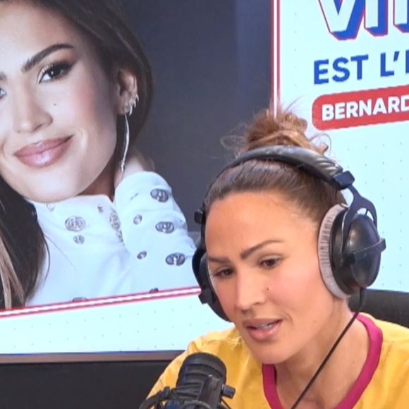 Vitaa face à Bernard Montiel dans l'émission "1 heure avec..." sur RFM qui sera diffusée ce samedi 31 mai 2025. (Capture d'écran)