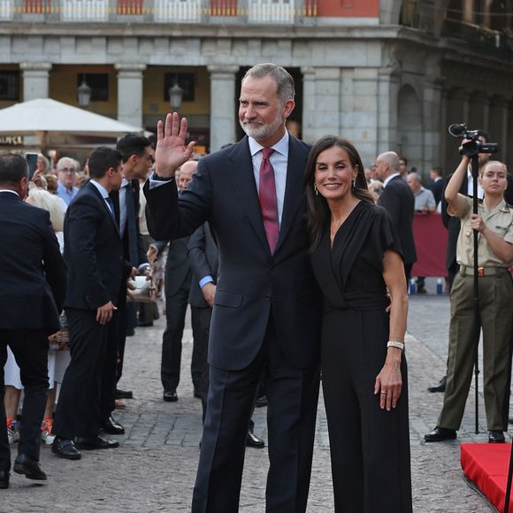 Le roi Felipe VI d'Espagne et la reine Letizia assistent au concert de la garde royale en l'honneur du 10ème anniversaire de leur couronnement sur la Plaza Mayor à Madrid le 18 juin 2025. Europa Press / Bestimage