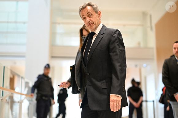Nicolas Sarkozy et sa femme Carla Bruni - Dernier jour du procès du financement libyen de Sarkozy: ses avocats de l’ancien président vont plaider la relaxe, au tribunal de Paris, France, le 8 avril 2025. © Pierre Perusseau/Bestimage