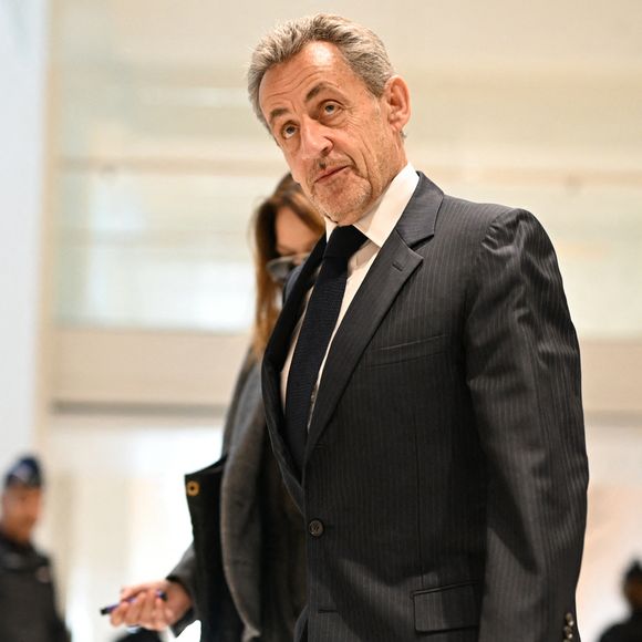 Nicolas Sarkozy et sa femme Carla Bruni - Dernier jour du procès du financement libyen de Sarkozy: ses avocats de l’ancien président vont plaider la relaxe, au tribunal de Paris, France, le 8 avril 2025. © Pierre Perusseau/Bestimage