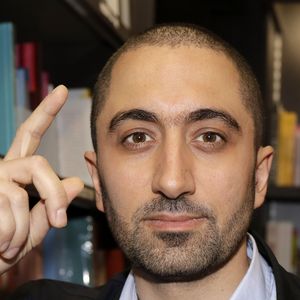 Quelques jours plus tôt, cette dernière avait notamment déclaré : "Depuis que j'ai demandé le divorce, je subis insultes, menaces, des messages et des appels de femmes."

Jimmy Mohamed à Paris le 13 octobre 2019.

© Cédric Perrin/Bestimage