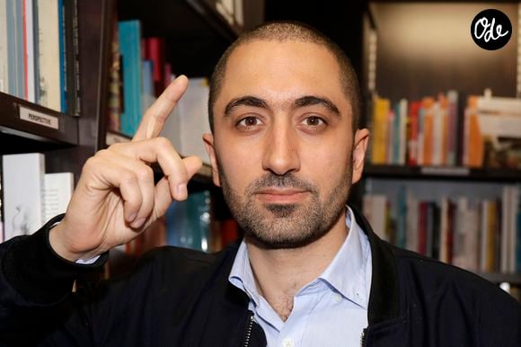Quelques jours plus tôt, cette dernière avait notamment déclaré : "Depuis que j'ai demandé le divorce, je subis insultes, menaces, des messages et des appels de femmes."

Jimmy Mohamed à Paris le 13 octobre 2019.

© Cédric Perrin/Bestimage