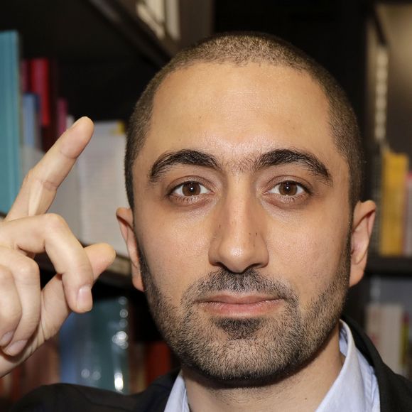 Quelques jours plus tôt, cette dernière avait notamment déclaré : "Depuis que j'ai demandé le divorce, je subis insultes, menaces, des messages et des appels de femmes."

Jimmy Mohamed à Paris le 13 octobre 2019.

© Cédric Perrin/Bestimage
