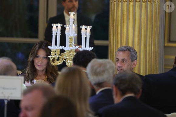 L'ancien président Nicolas Sarkozy et son épouse la chanteuse italo-française Carla Bruni lors du dîner d’État en l’honneur du président brésilien et de sa femme au palais présidentiel de l’Élysée à Paris, France, le 5 juin 2025. © Dominique Jacovides/Bestimage