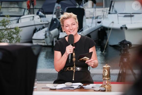 Exclusif - Anne-Elisabeth Lemoine, et la flamme olympique - Plateau de l'émission "C à vous" lors du 77ème Festival International du Film de Cannes le 21 mai 2024. © Jack Tribeca/Bestimage