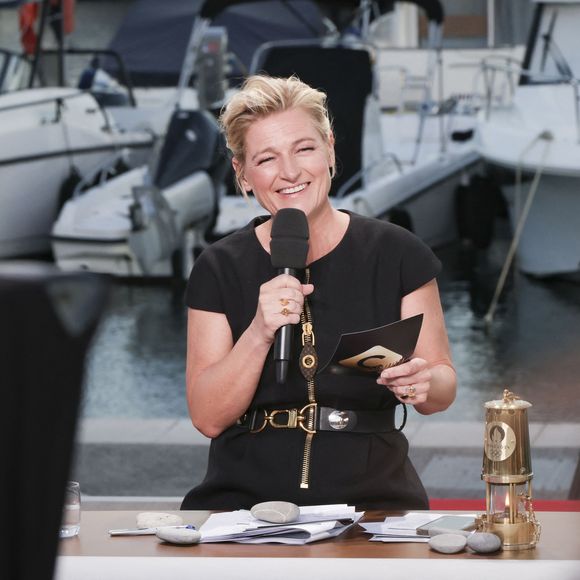 Exclusif - Anne-Elisabeth Lemoine, et la flamme olympique - Plateau de l'émission "C à vous" lors du 77ème Festival International du Film de Cannes le 21 mai 2024. © Jack Tribeca/Bestimage